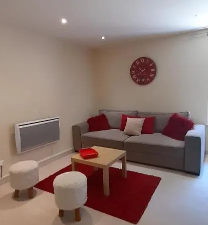 La Perle Au Bord De La Riviere *