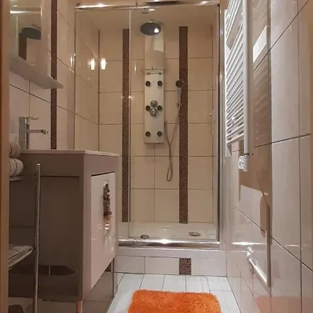 La Perle Au Bord De La Riviere