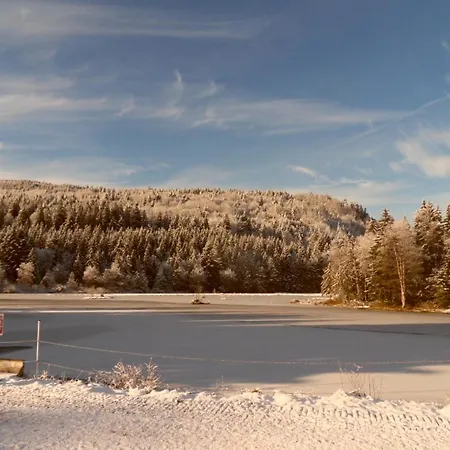 La Perle Au Bord De La Riviere *