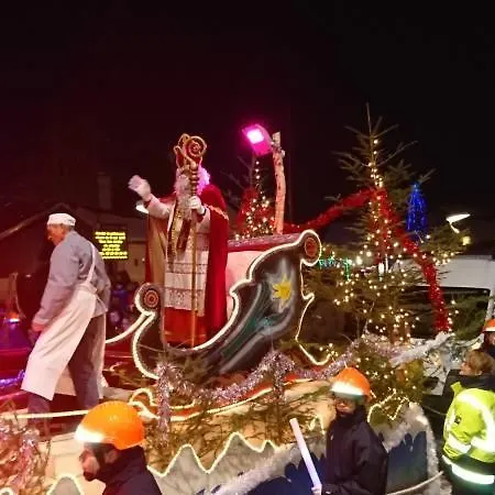 La Perle Au Bord De La Riviere *